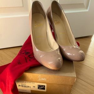 Christian Louboutin simple pump in nude